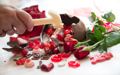 Room with Roses – Hidden Treasure Smash Cake