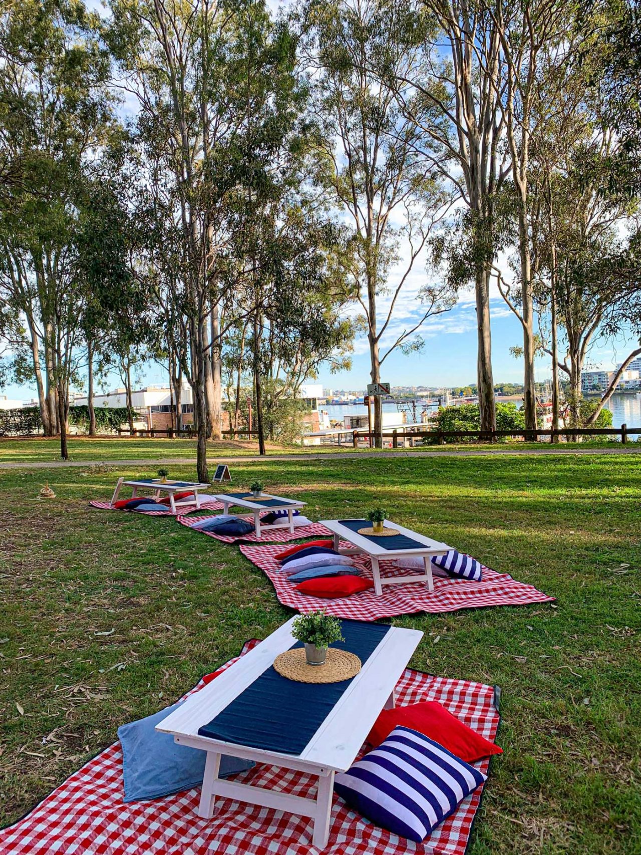 Traditional picnic package Lady Brisbane Brisbane Picnics and News